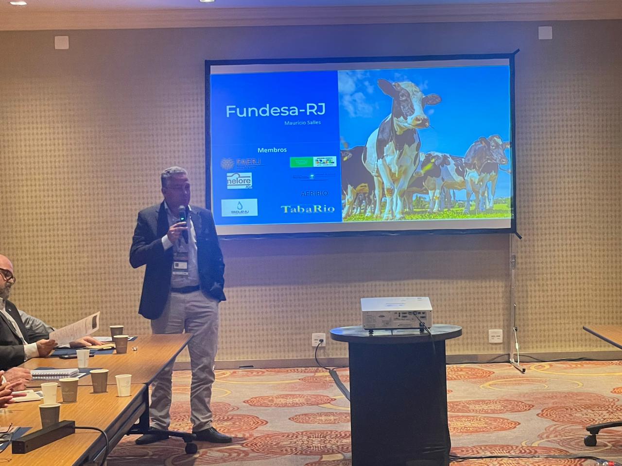 Maurício Salles palestra na 50ª Reunião Ordinária da Comissão Sulamericana para a Luta contra a Febre Aftosa